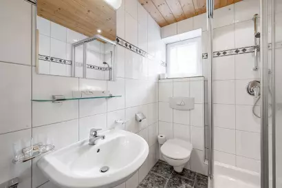 12_apart_holiday_soelden_badezimmer