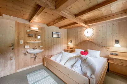 09_landhaus_im_gruene_soelden_schlafzimmer