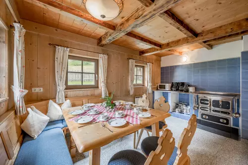 07_landhaus_im_gruene_soelden_kueche