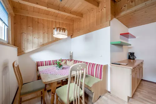 05_apart_holiday_soelden_esstisch